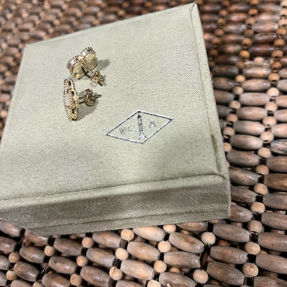 Van Cleef  & Arpels earrings just beautiful worn a couple times, replaced posts - Picture 5 of 5